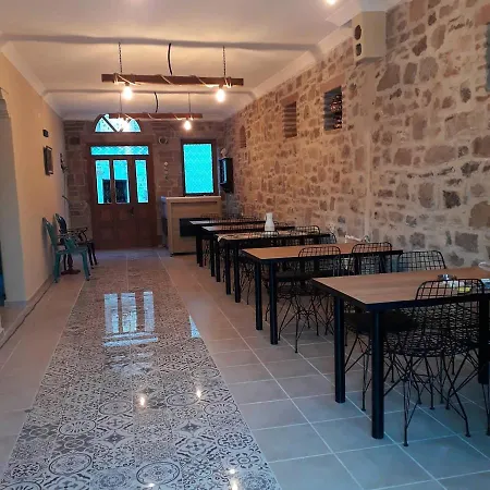 Hayat Alti Ayvalı