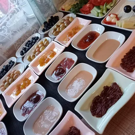 Hayat Alti Ayvalı