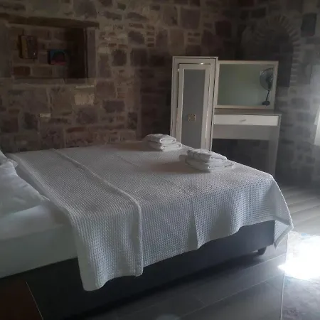 Hayat Alti * Ayvalı
